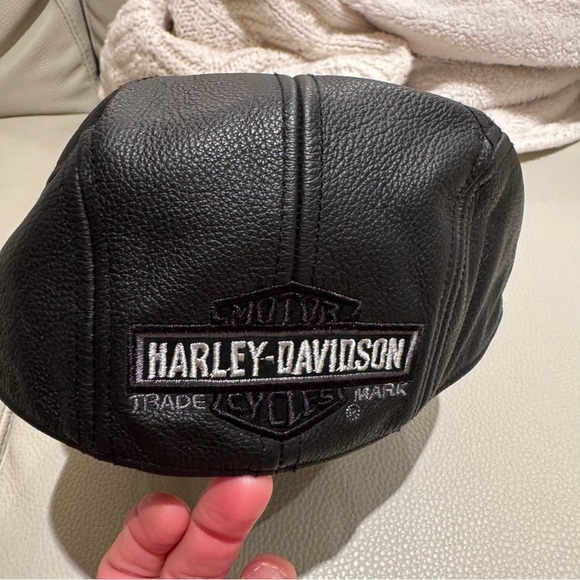 Harley-Davidson Black Leather Flat Cap Hat Large NWOT Streetwear - Picture 1 of 13